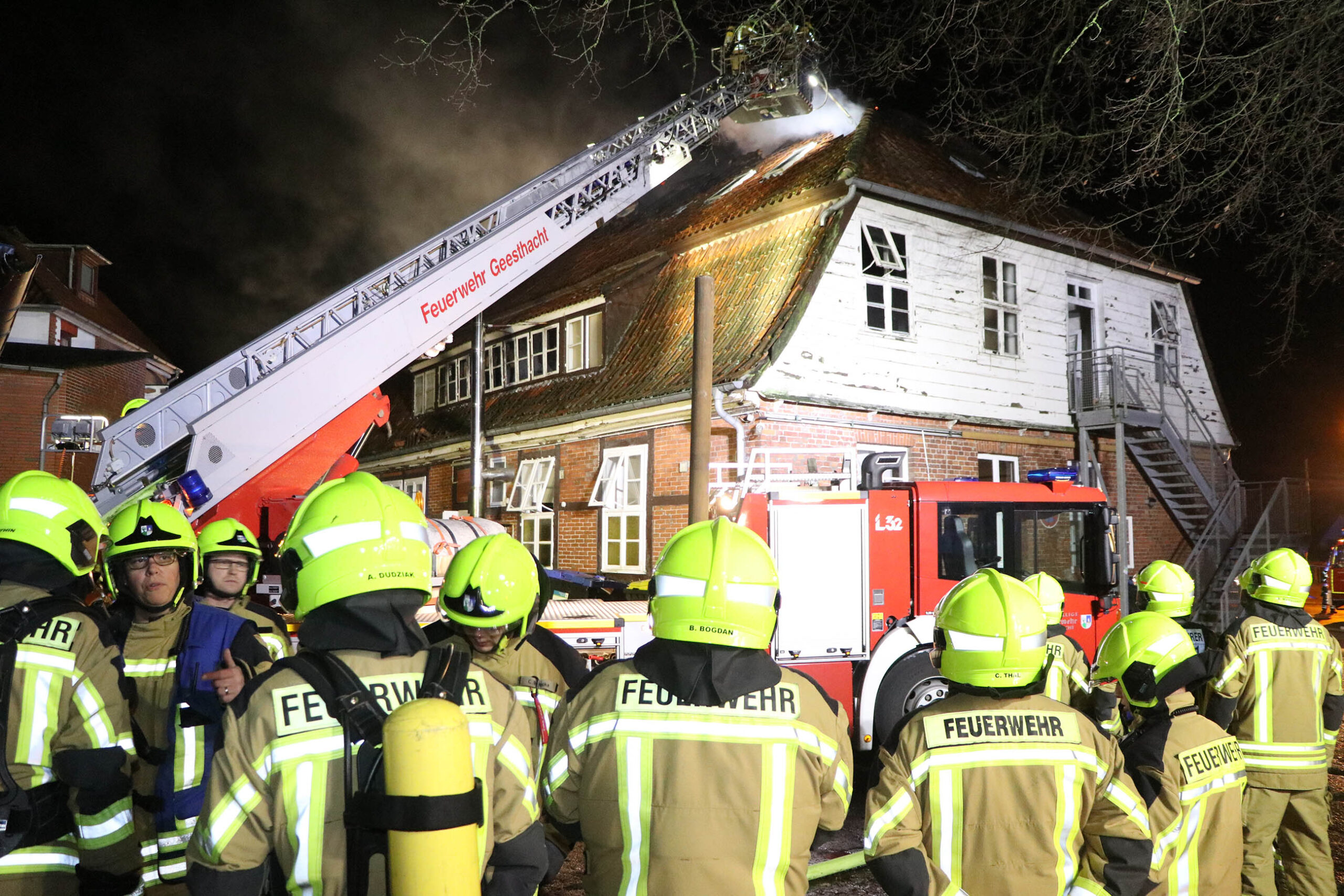 008/2019 FEU 2 – Dachstuhlbrand - 10